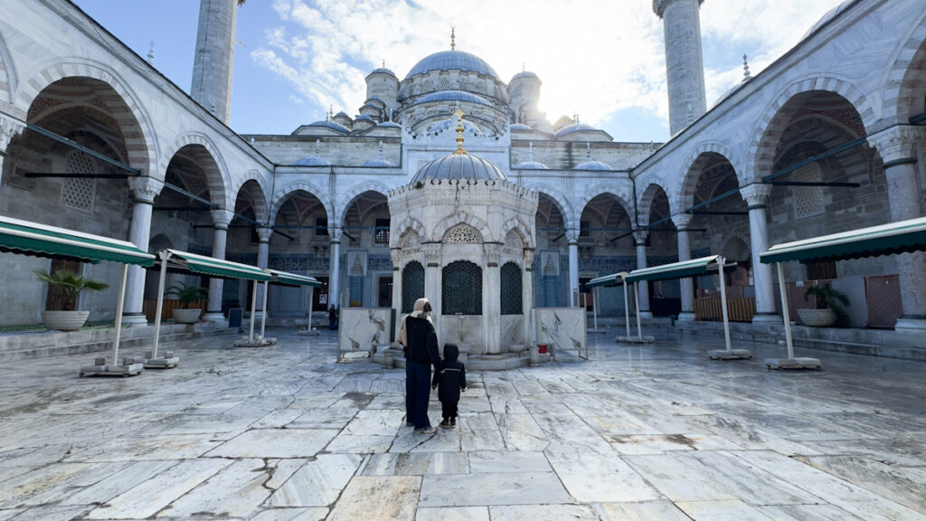 Family photo at Yeni Cami