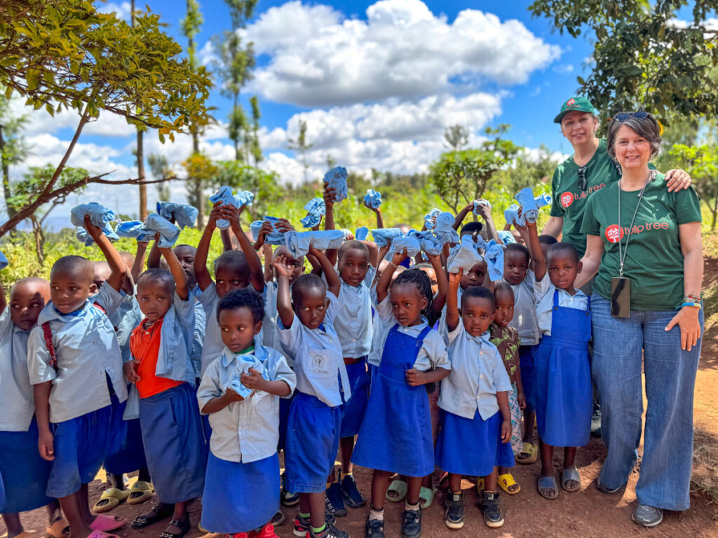Η Tulip tree σε ομαδική φώτο στην Ρουάντα